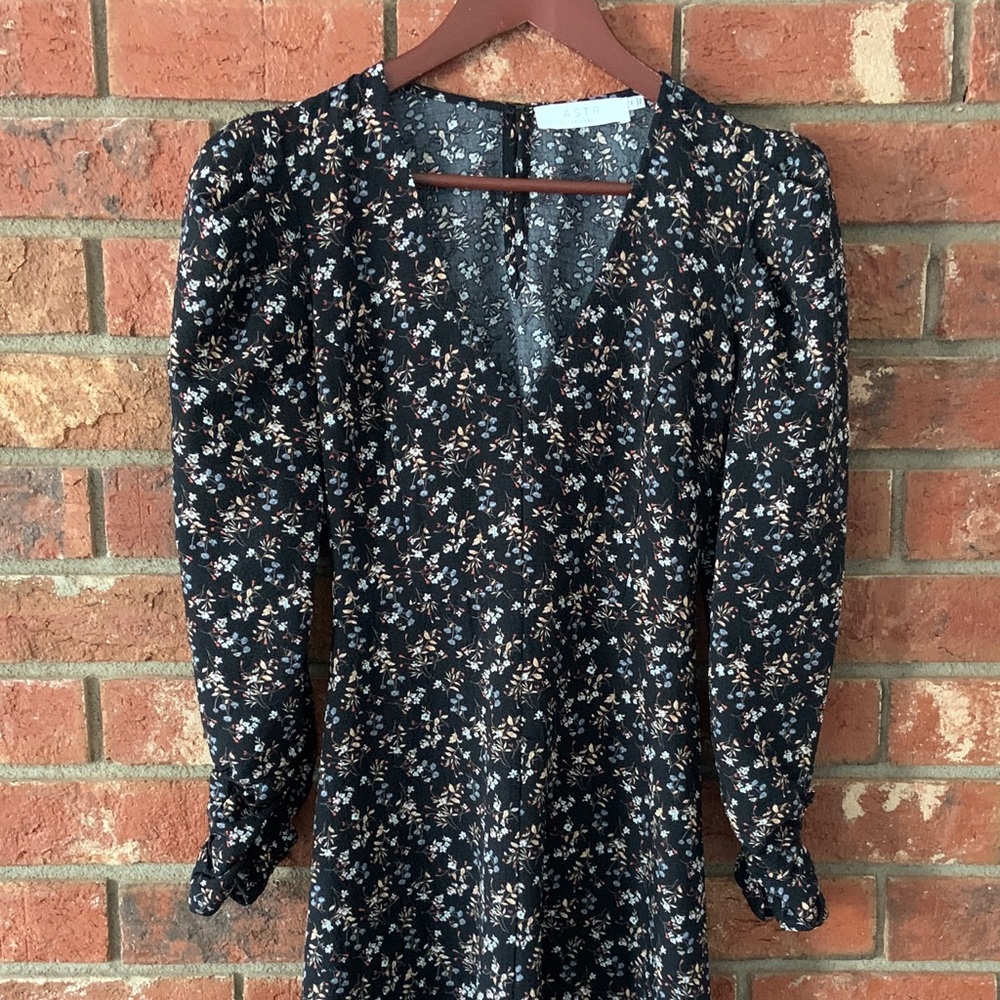 ASTR The Label Black Floral Long Sleeve Open Back Boho Maxi Dress - Picture 5 of 8
